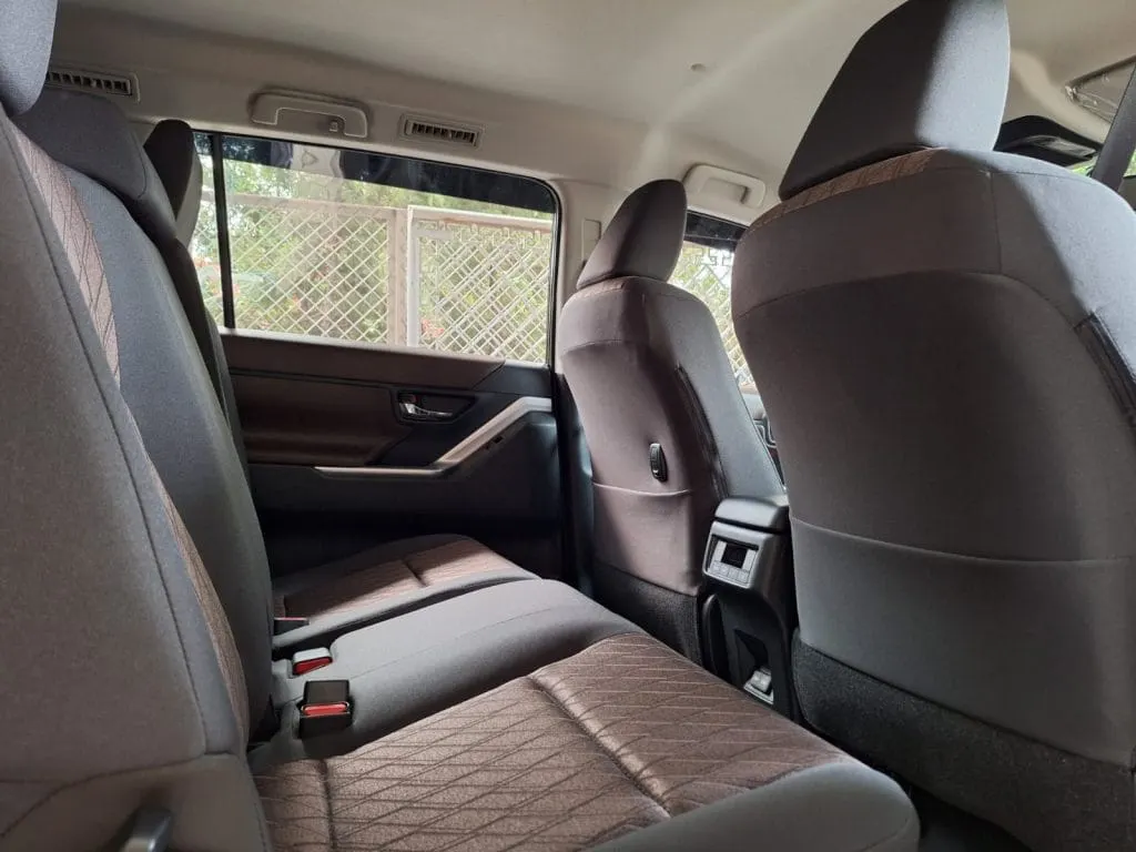 Interior Mobil MPV Zenix