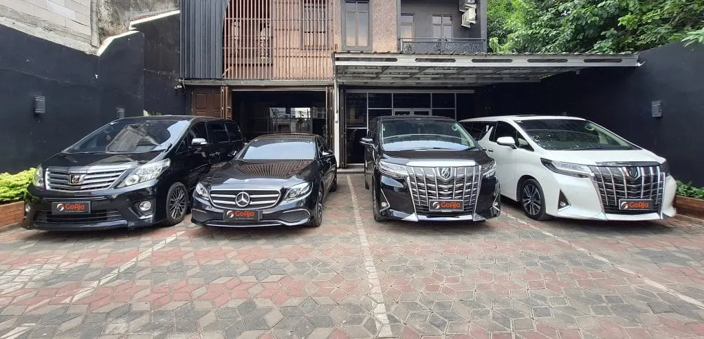 Syarat Sewa Mobil Mewah